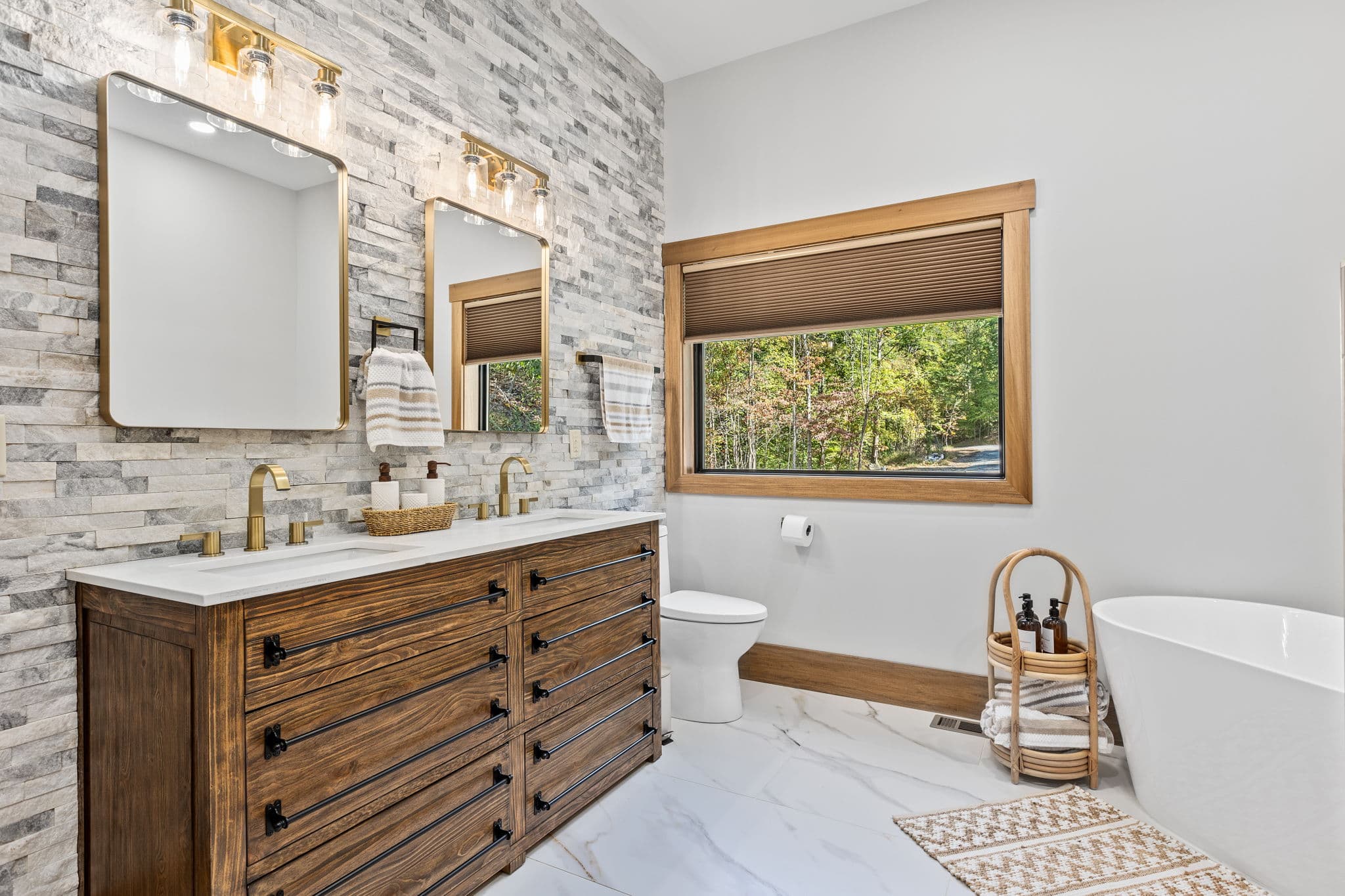 Bathroom One thumbnail 2