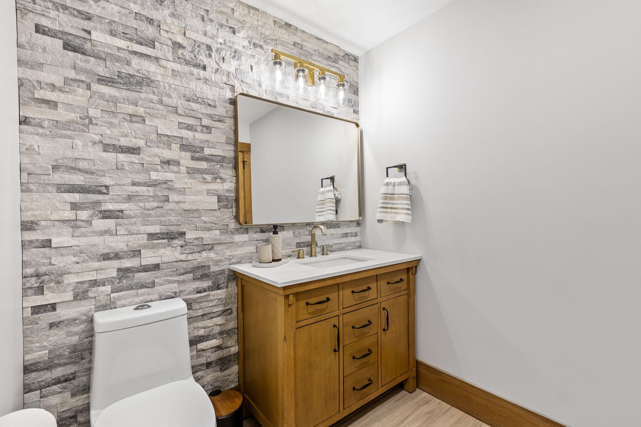 Bathroom Two thumbnail 2