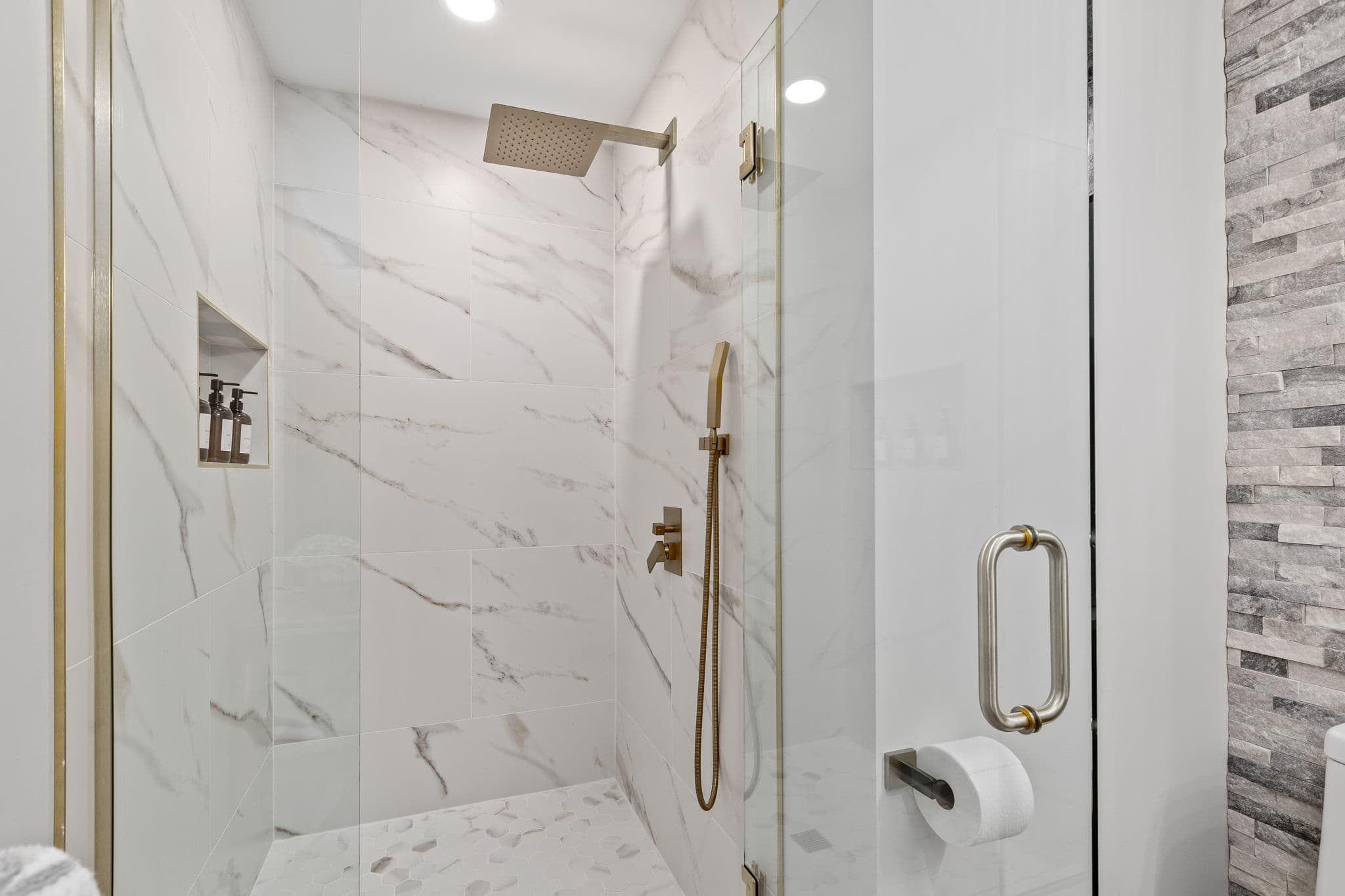 Bathroom Two thumbnail 3