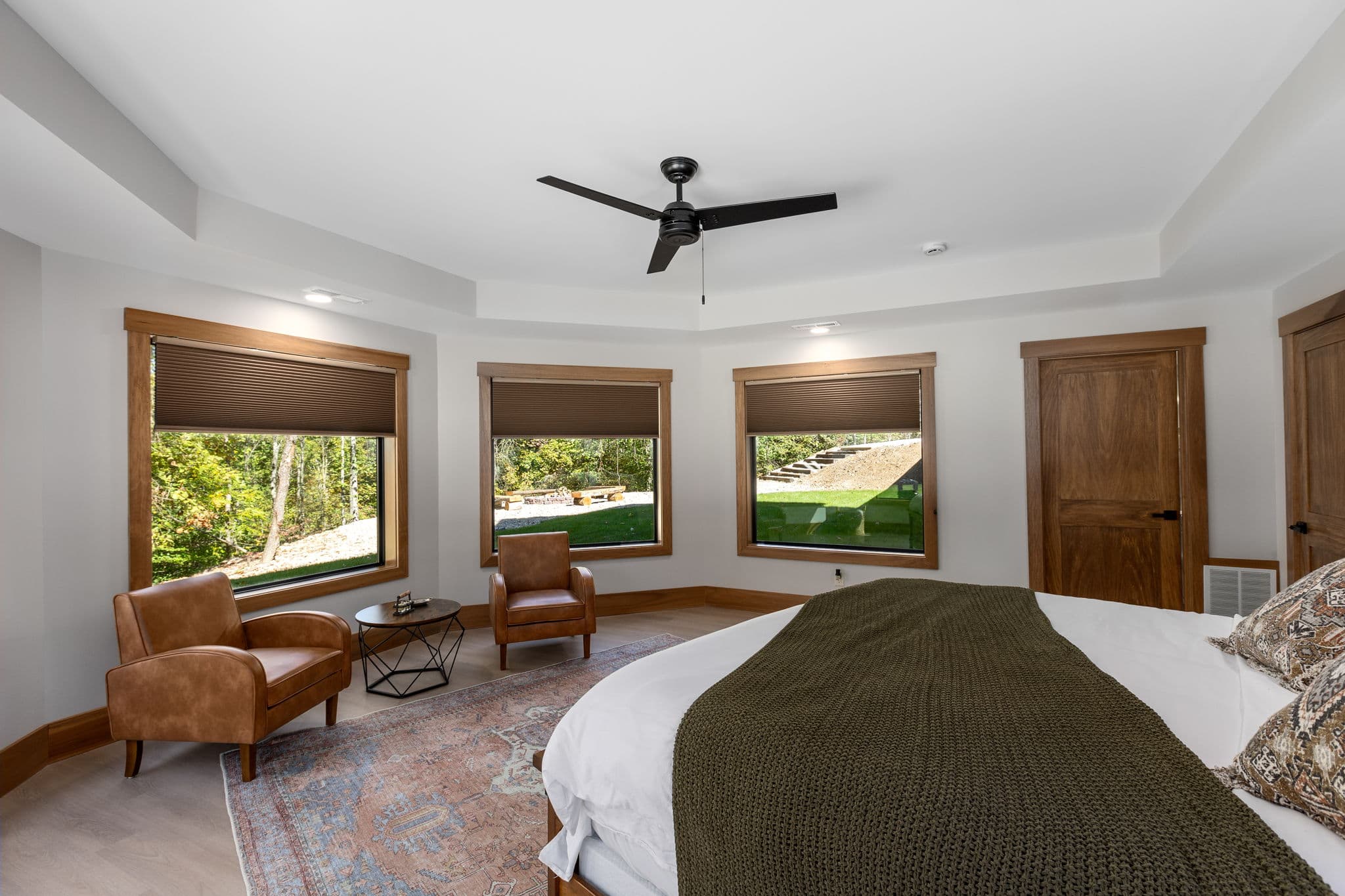 Bedroom One thumbnail 3