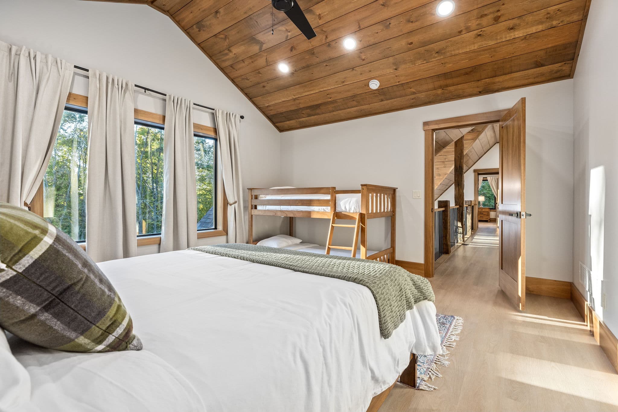 Bedroom Three thumbnail 3