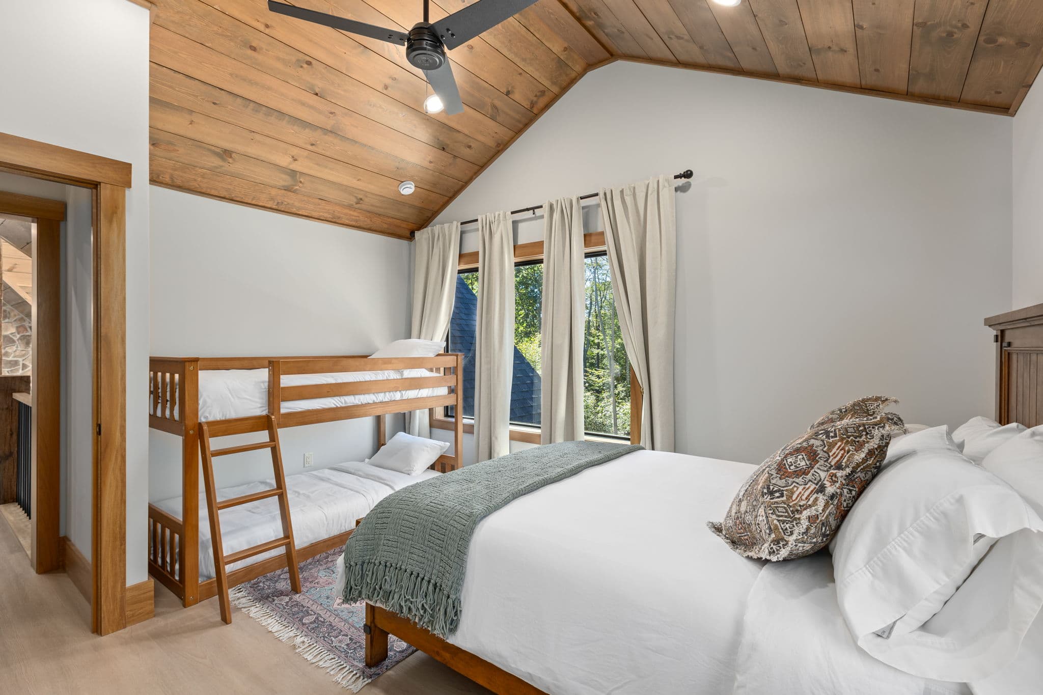 Bedroom Five thumbnail 2