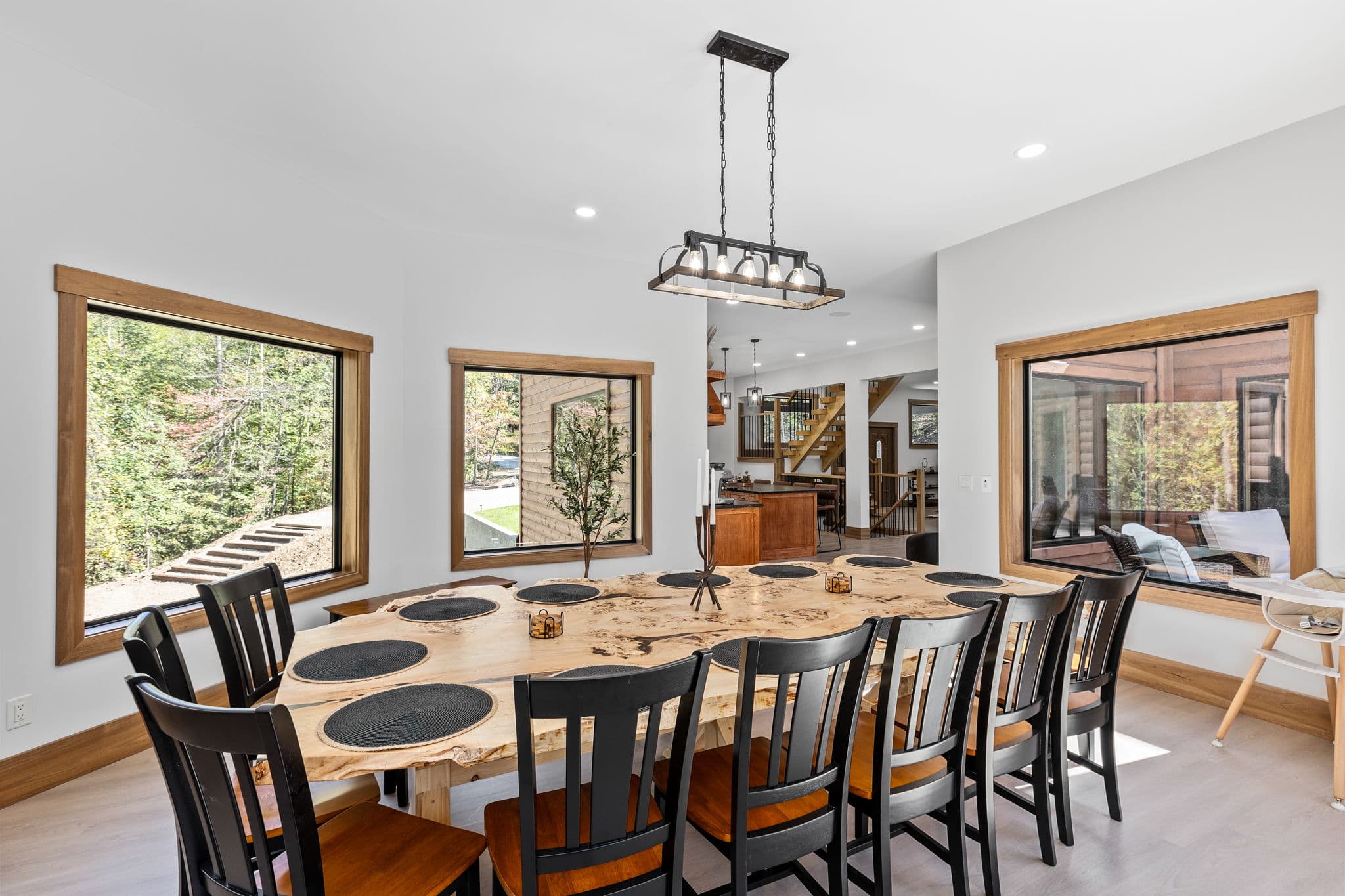 Dining Room thumbnail 1