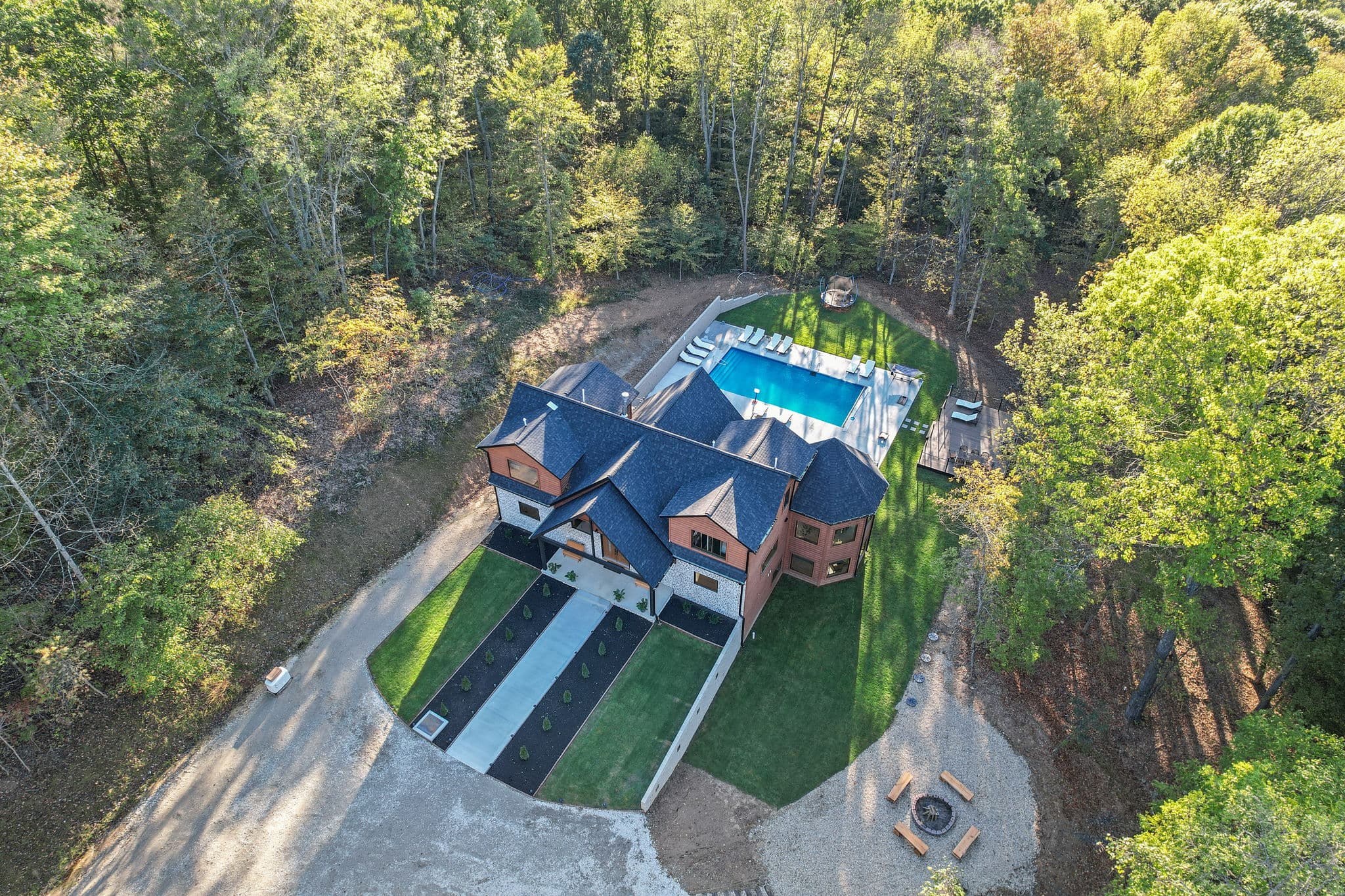 Exterior thumbnail 3