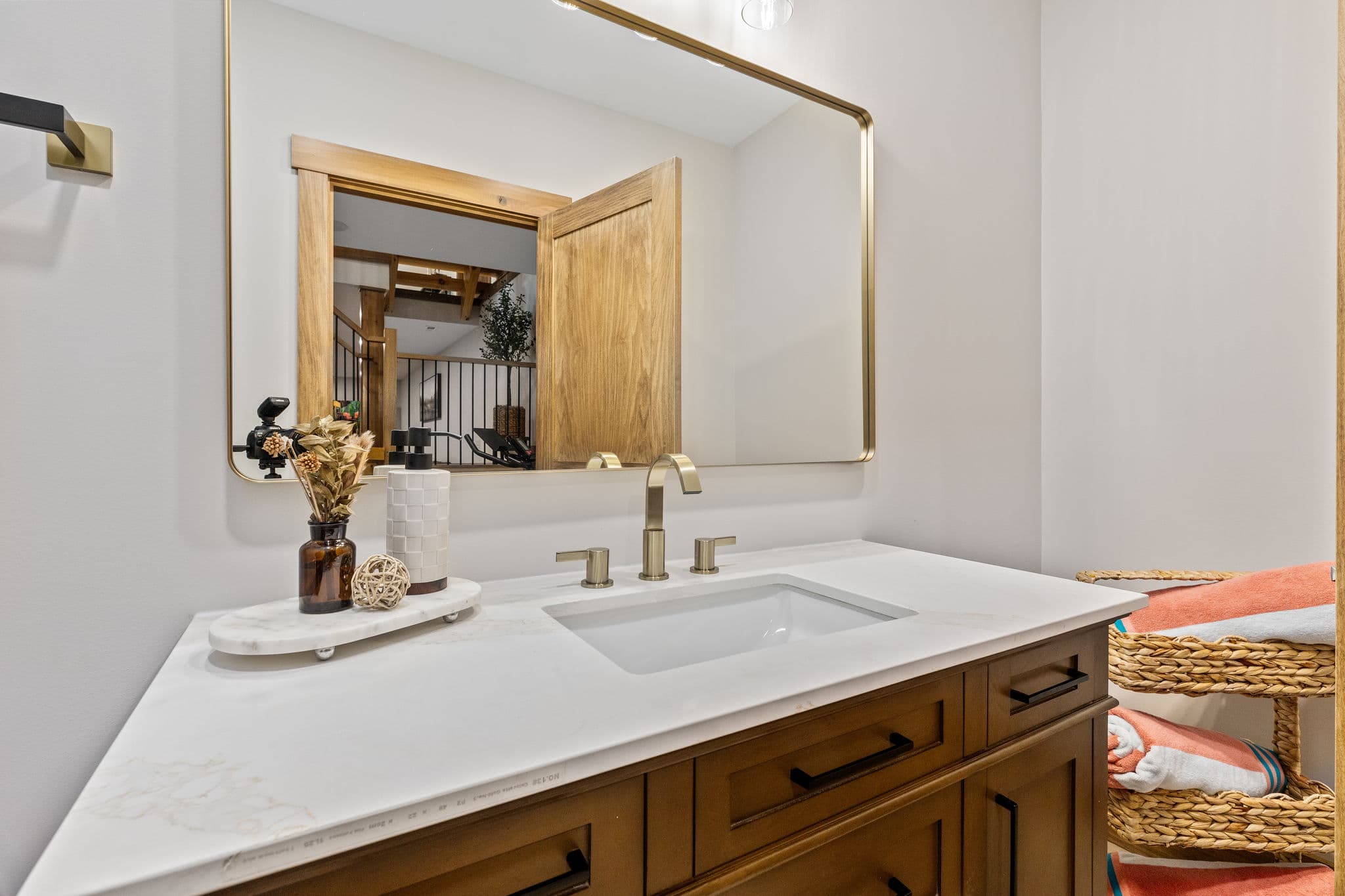 Half Bathrooms & Laundry thumbnail 3