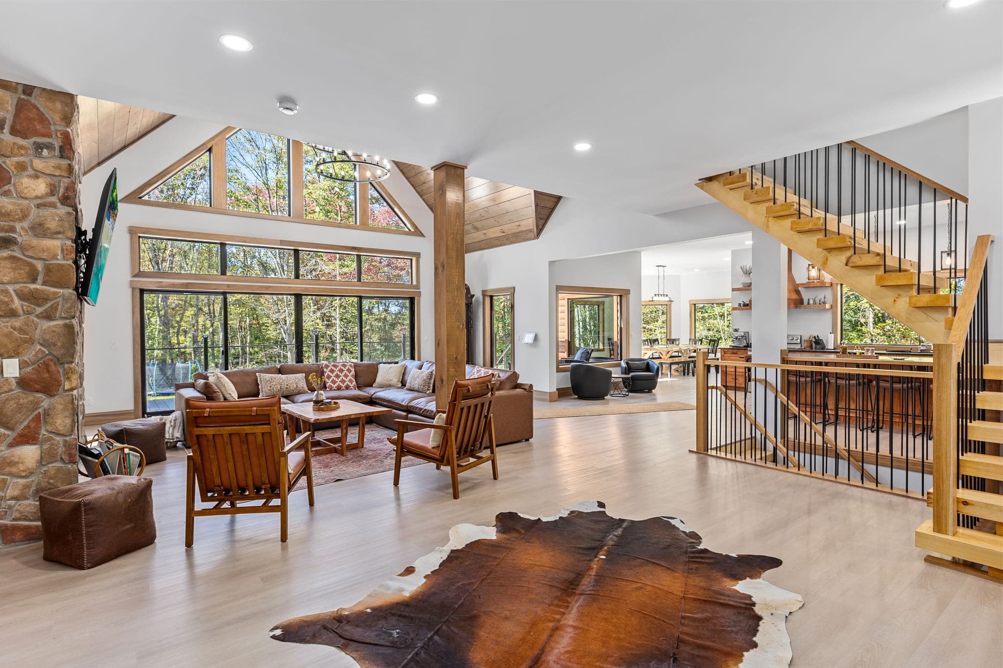 Living Room thumbnail 3