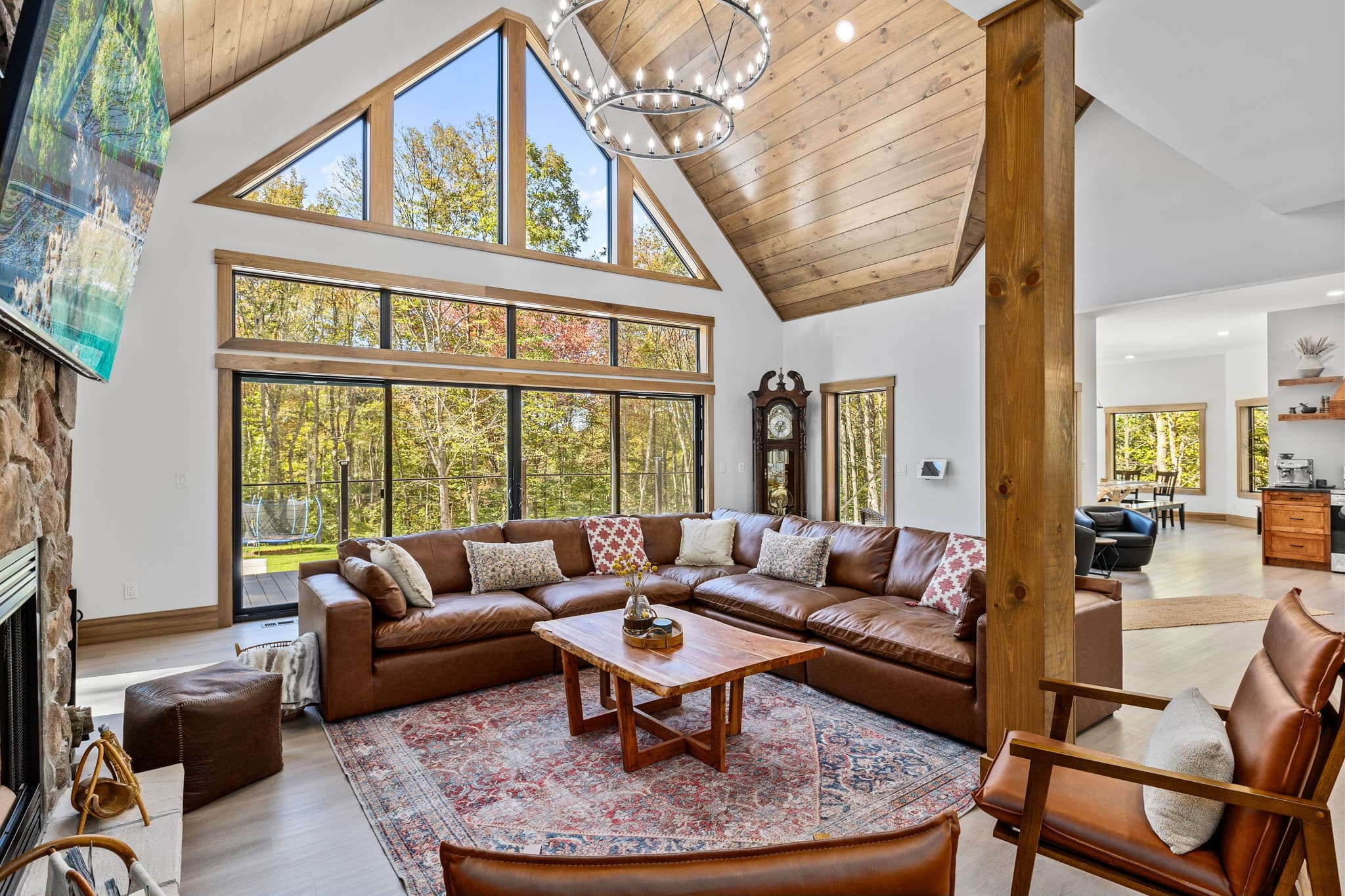 Living Room thumbnail 2